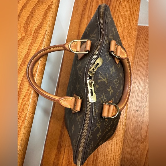 Louis Vuitton Alma Hand Bag - Picture 5 of 11